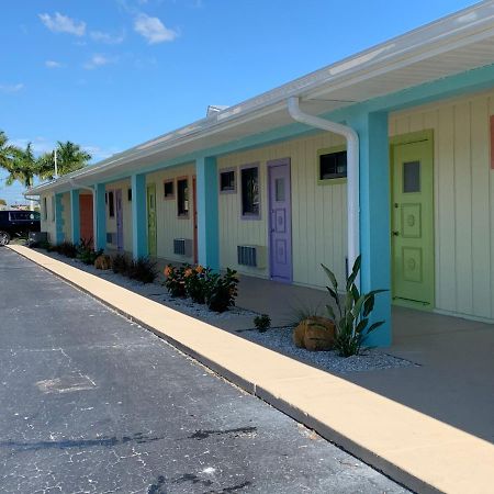 Off The Charts Inn Saint James City Exterior photo